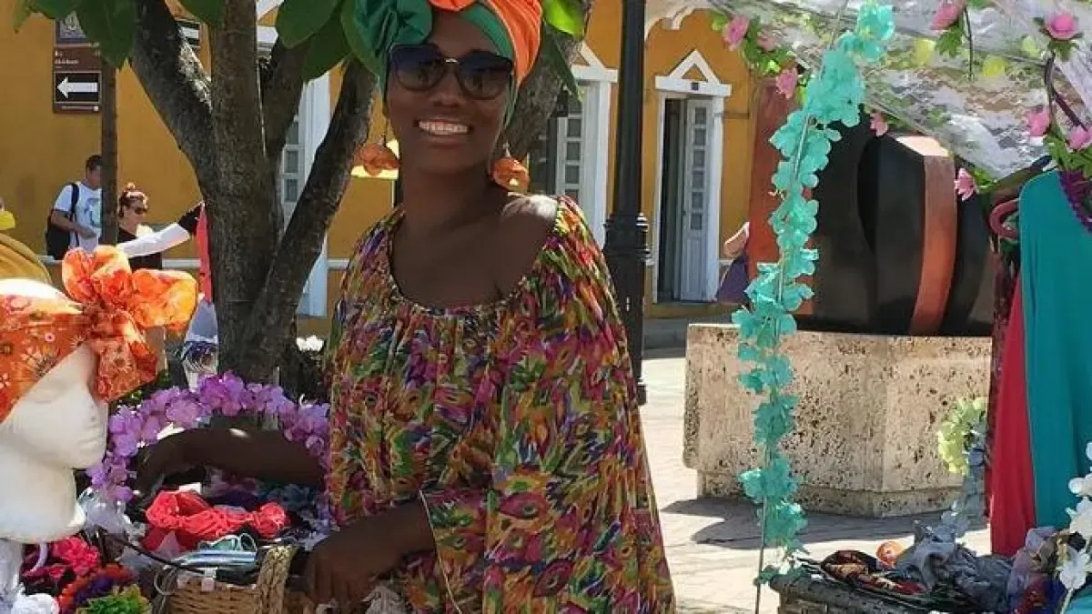 Rosmery Medrano, un reconocido vendedor de turbantes en el centro de Cartaagen, solicita el diálogo y las reglas claras para continuar actuando sin reasentamiento
 – Ojo critico