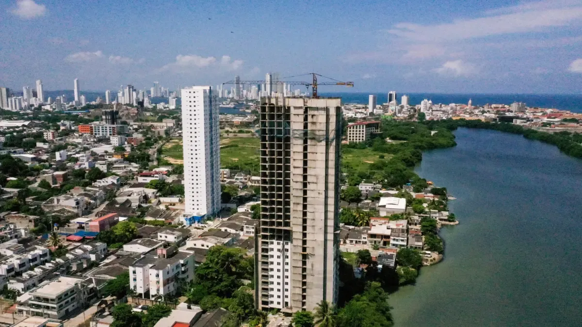La Oficina del Alcalde de Cartaague se compromete a completar el trabajo del Edificio Lagos del Cabroero en Torices, que tiene más de 78 familias de compradores en suspenso

 – Ojo critico