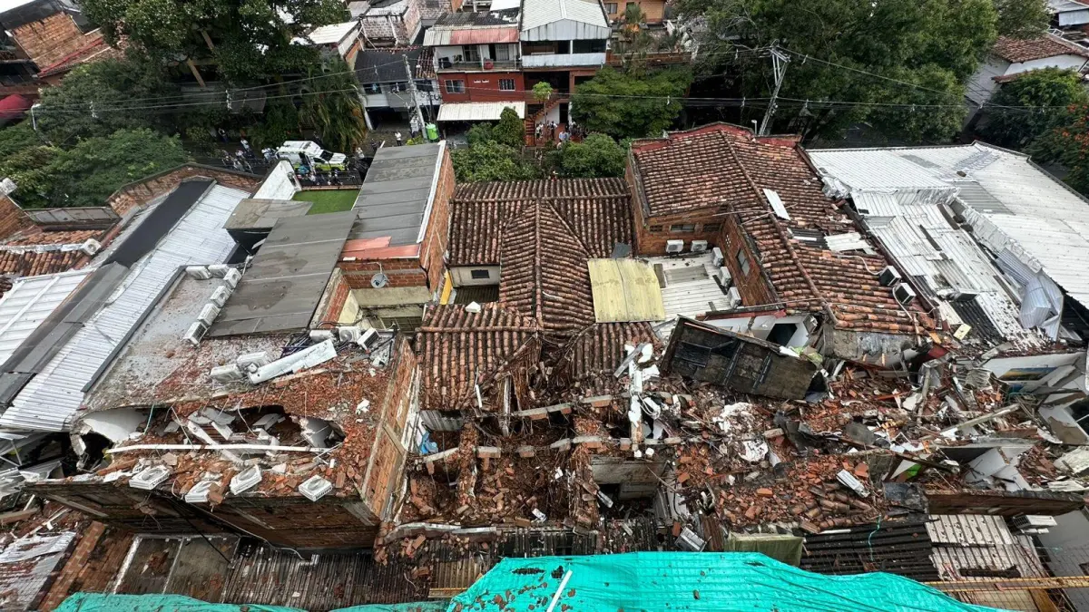 El muro de obras de construcción se derrumbó como resultado de una tormenta fuerte en la ciudad y cayó en varias casas: 10 personas resultaron heridas
 – Ojo critico