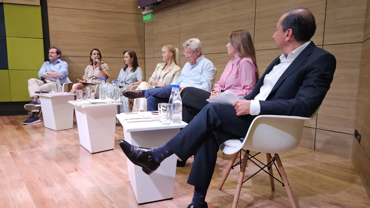 Gran foro «El Valle se atrega: liderazgo que se transforma»
 – Ojo critico