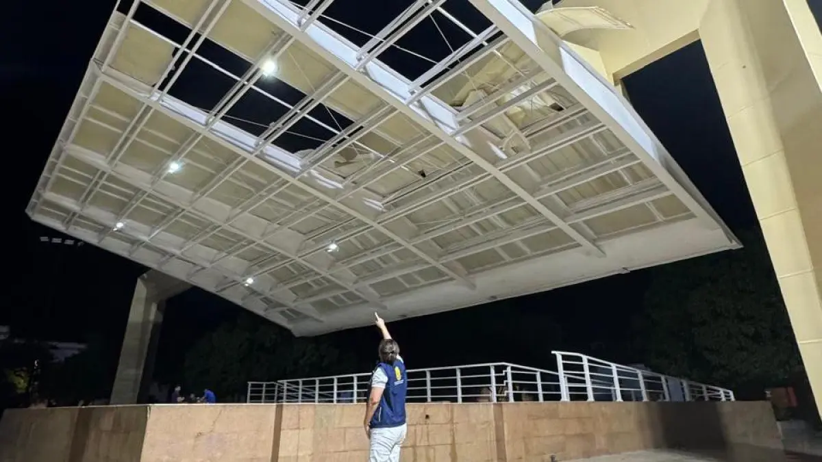 Se cayó al techo de la plataforma Francisco Man en Alfonso López Square
 – Ojo critico
