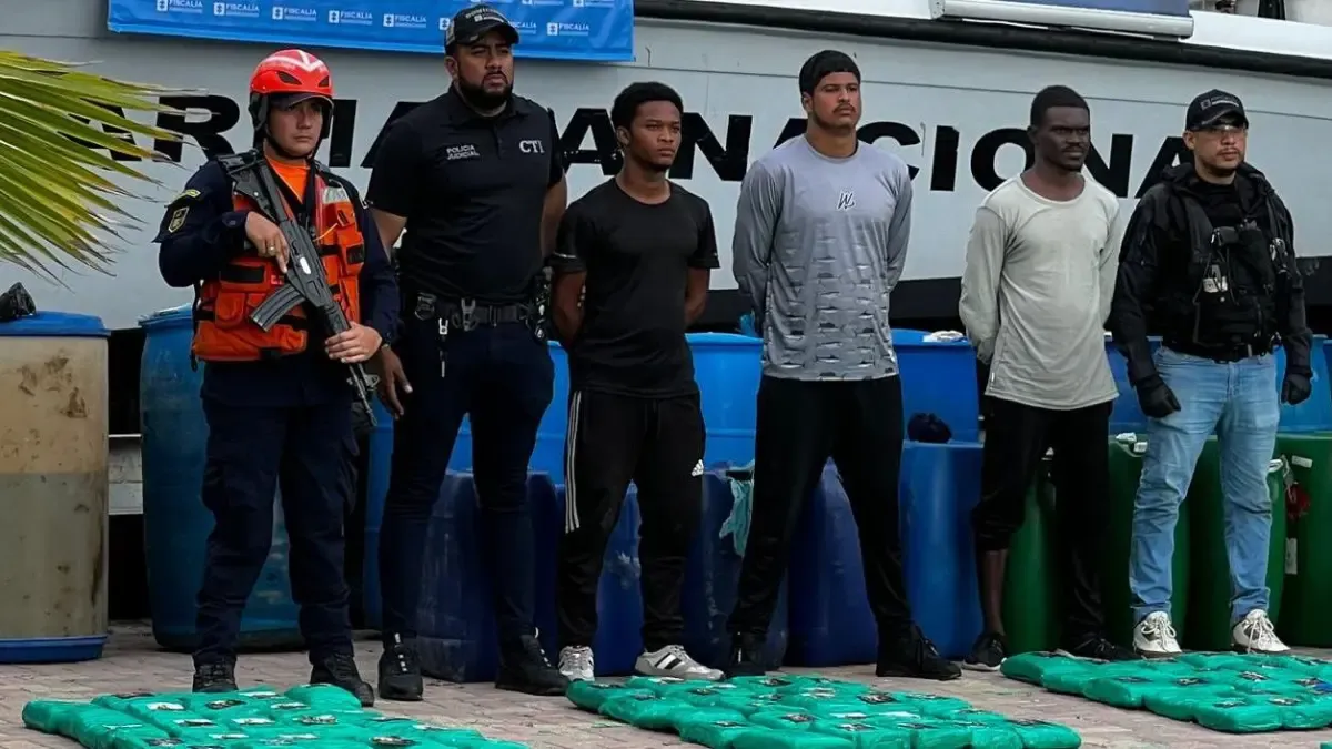 Armada agarra más de 700 kilogramos de marihuana en el mar Caribe cerca de Barranquilla y da tres Costa Rica relacionados con el «Clan del Golfo»
 – Ojo critico