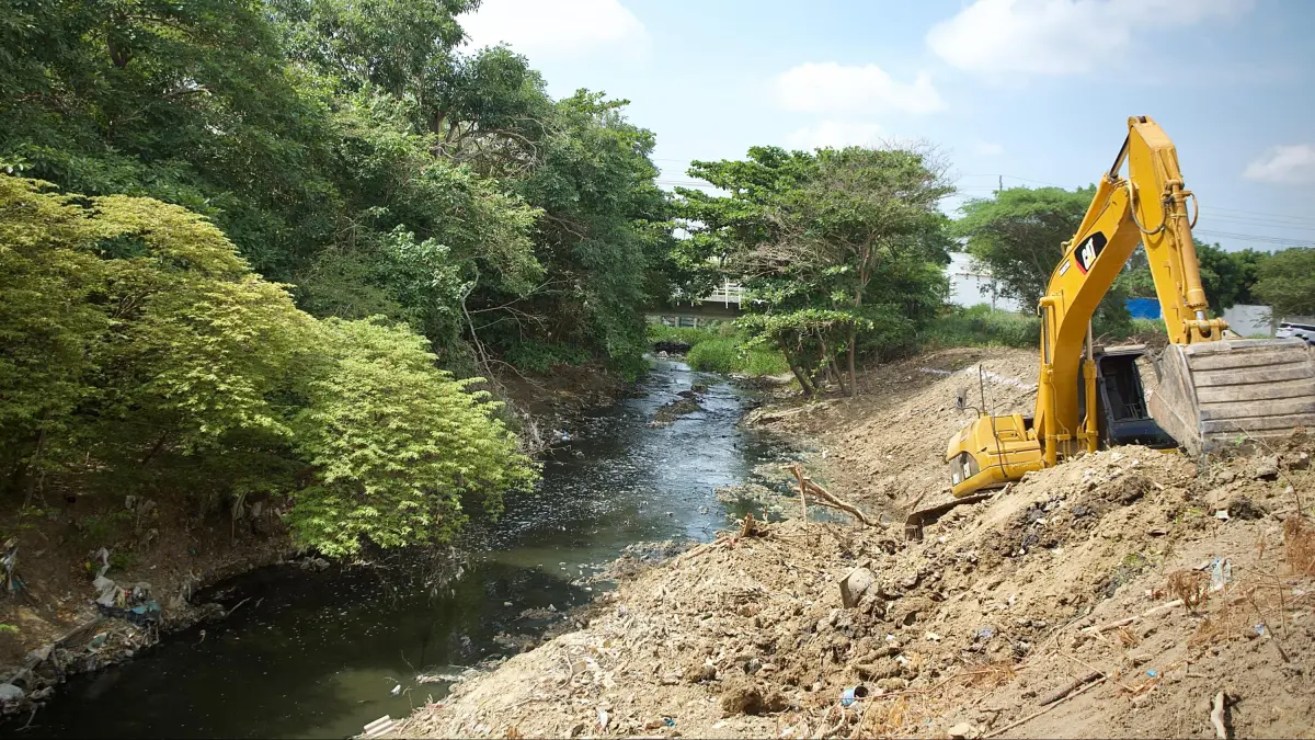 Comience a limpiar a 4 kilómetros de la corriente de León para evitar inundaciones y recuperar el ecosistema
 – Ojo critico