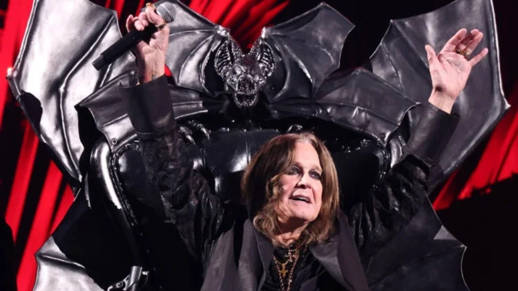 Con la voz rota, Ozzy Osbourne se despide y canta así en el momento emocional

 – Ojo critico