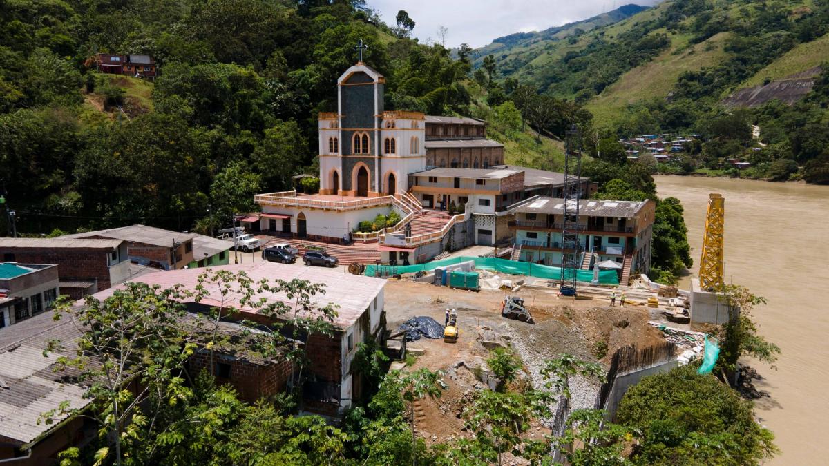 FARC disunda de carreteras instaladas en el corredor de la carretera
 – Ojo critico