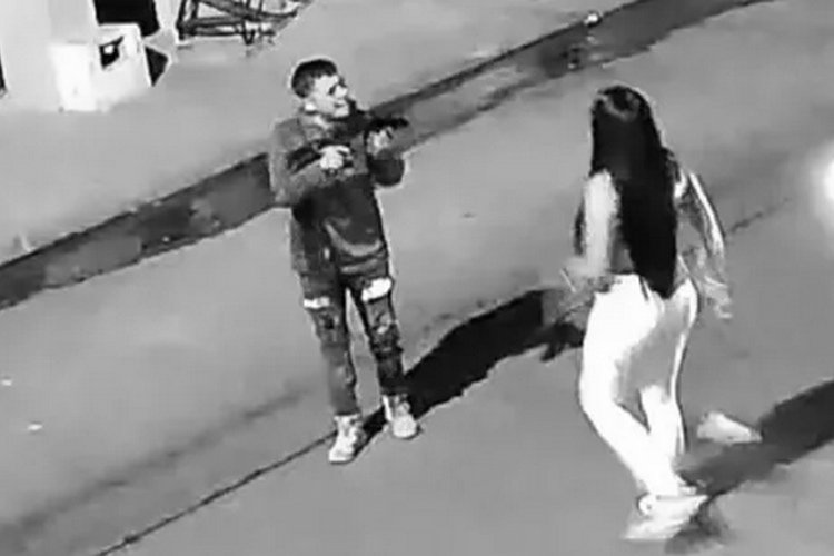 Hombre asesinado con disparos de rifle, madre joven en México: el crimen libera la ola de rechazo

 – Ojo critico