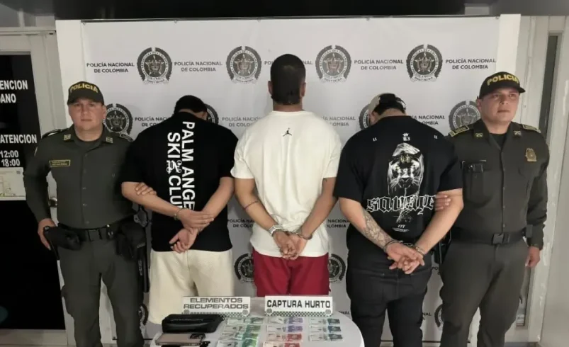 Fue una señal que salvó la vida de secuestro en el automóvil para advertir a la policía en la pulgada sureña.

 – Ojo critico