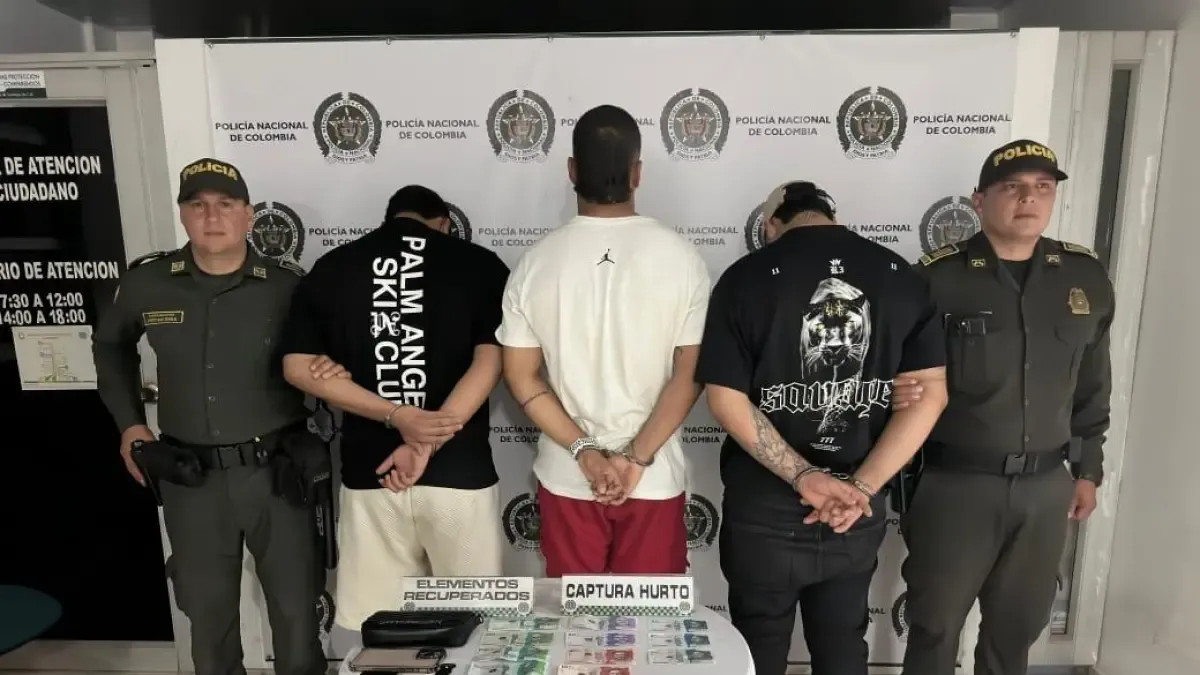 Fue una señal que salvó la vida de secuestro en el automóvil para advertir a la policía en la pulgada sureña.

 – Ojo critico