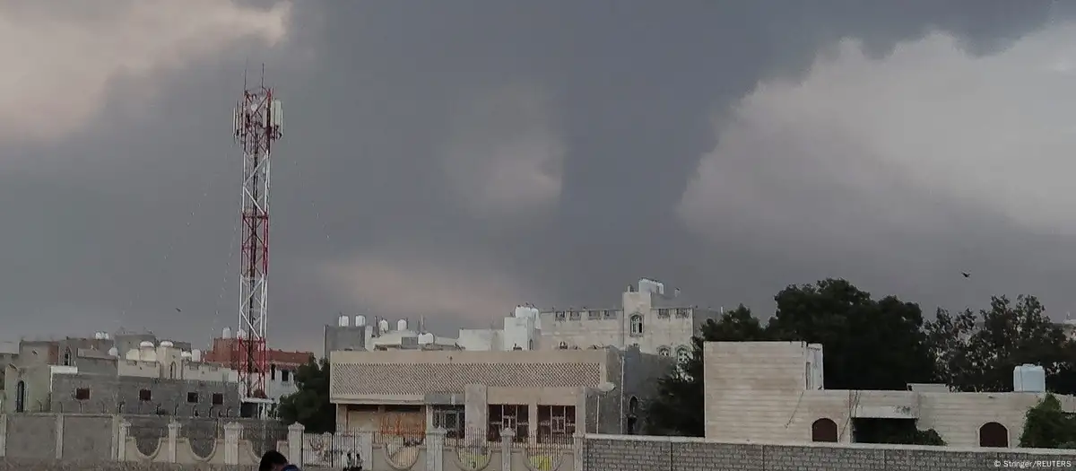 Hodeida Harbour en Yemen bombardeado por Israel
 – Ojo critico