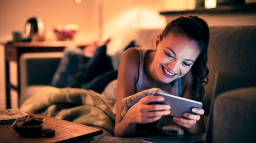 ¿Qué le sucede a nuestro cerebro cuando vemos videos con velocidades más rápido de lo normal?

 – Ojo critico