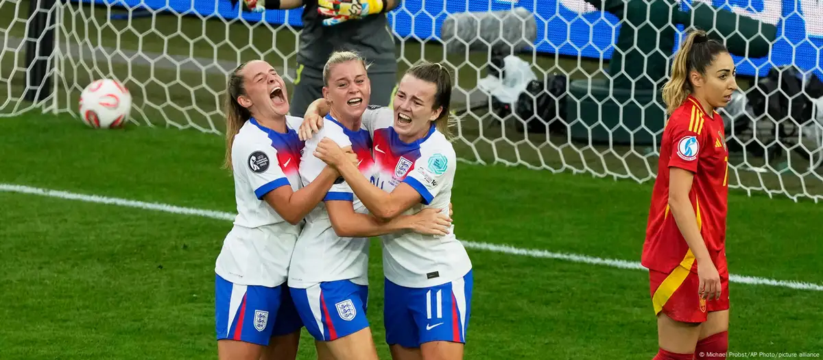 Inglaterra supera a España y logra retener a EuroCup.
 – Ojo critico