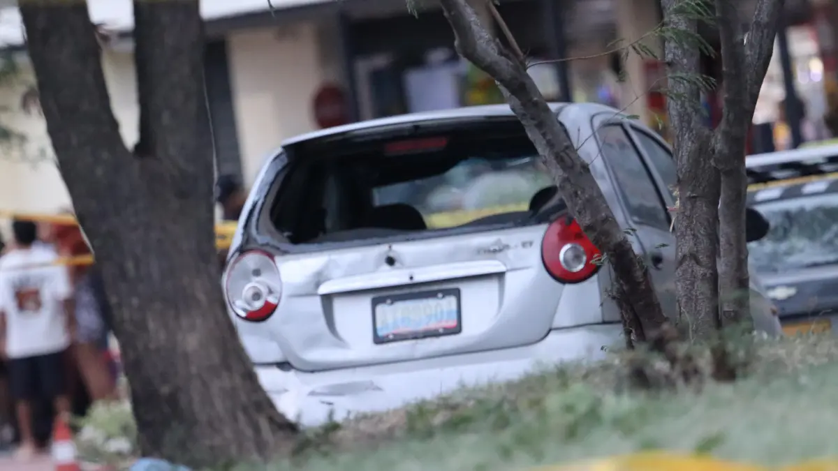 La patrulla policial fue salvada por 10 metros

 – Ojo critico