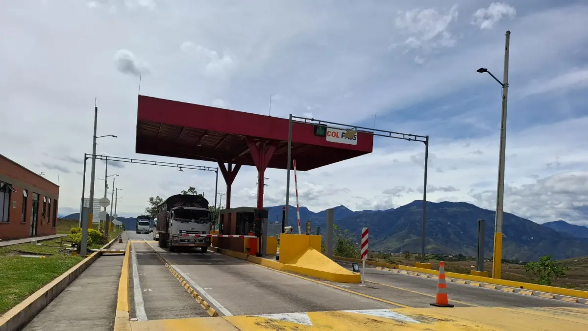 «La tarifa de tarifa por el lado de la carretera, pero hay muchos agujeros»

 – Ojo critico