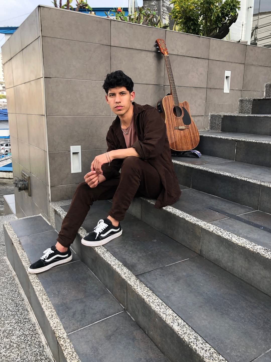 El artista de Cumbbal que transforma la poesía en canciones

 – Ojo critico
