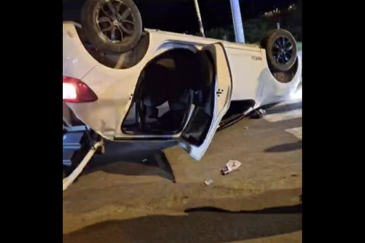 El conductor causó un accidente grave y huyó y dejó una familia herida

 – Ojo critico