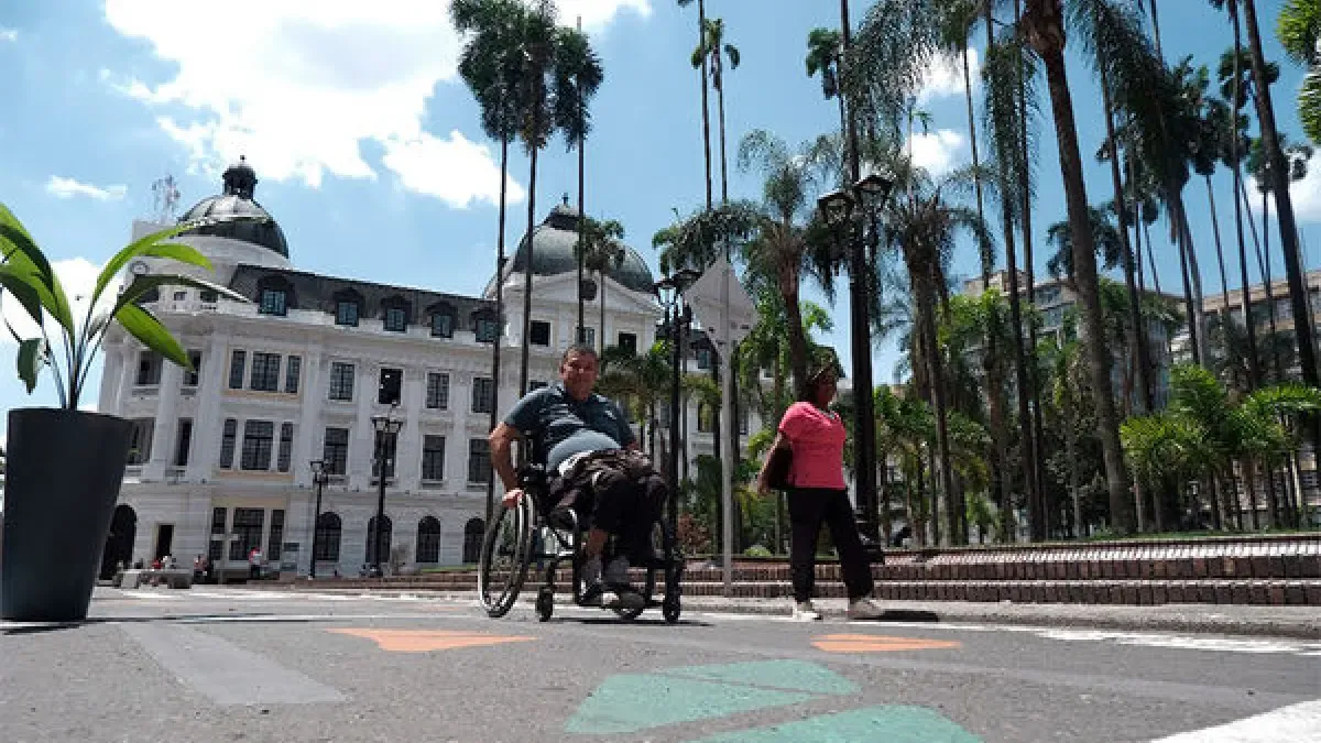 Square Cayzedo está semi -tonizado, nuevamente

 – Ojo critico