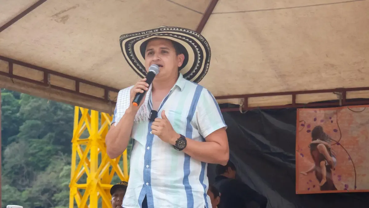 ‘Tú. Ministro de Defensa, pague sus ojos a Valdivia para atrapar a un criminal y el autor de «Mula Bomb»

 – Ojo critico