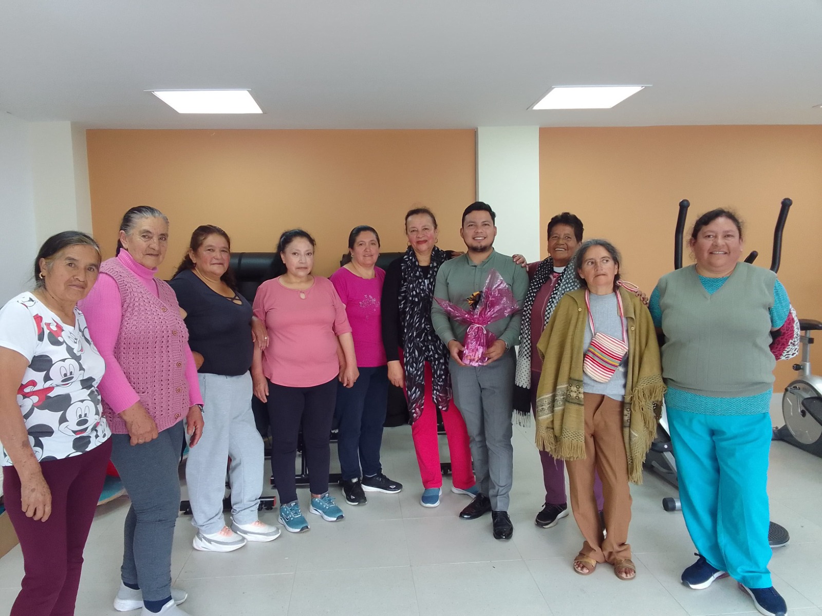 Recreación y movimiento para adultos mayores

 – Ojo critico