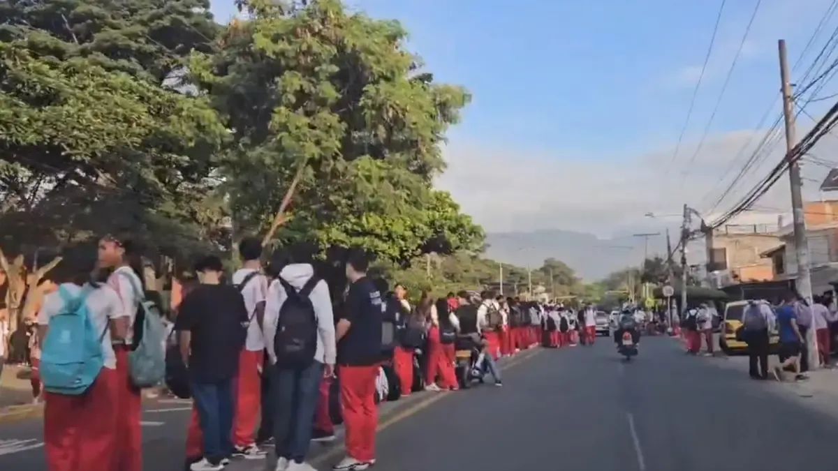 «Nos cuidan, no los cristalizan»: los estudiantes INEM College defendieron a las madres de la comunidad después de la controversia debido a la colección en łazienki

 – Ojo critico