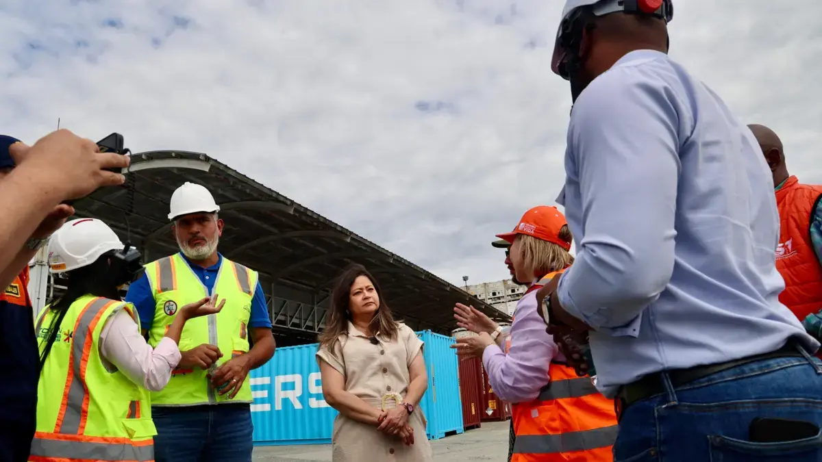 ¿Cuál fue la propuesta del Ministro de Transporte, María Fernanda Rojas para enfrentar el problema de los contenedores vacíos en Buenaventura?
 – Ojo critico