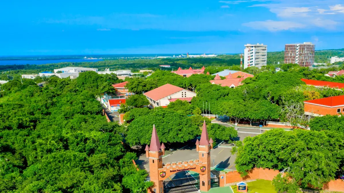 Barranquilla College, en el que aprendes en español, inglés y francés
 – Ojo critico