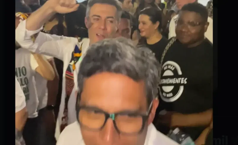El ex alcalde de Medellín y el candidato presidencial dijeron que continuaba su campaña

 – Ojo critico