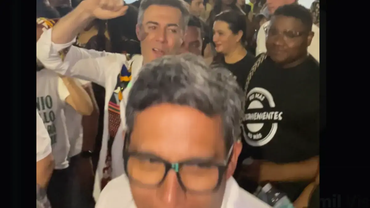El ex alcalde de Medellín y el candidato presidencial dijeron que continuaba su campaña
 – Ojo critico