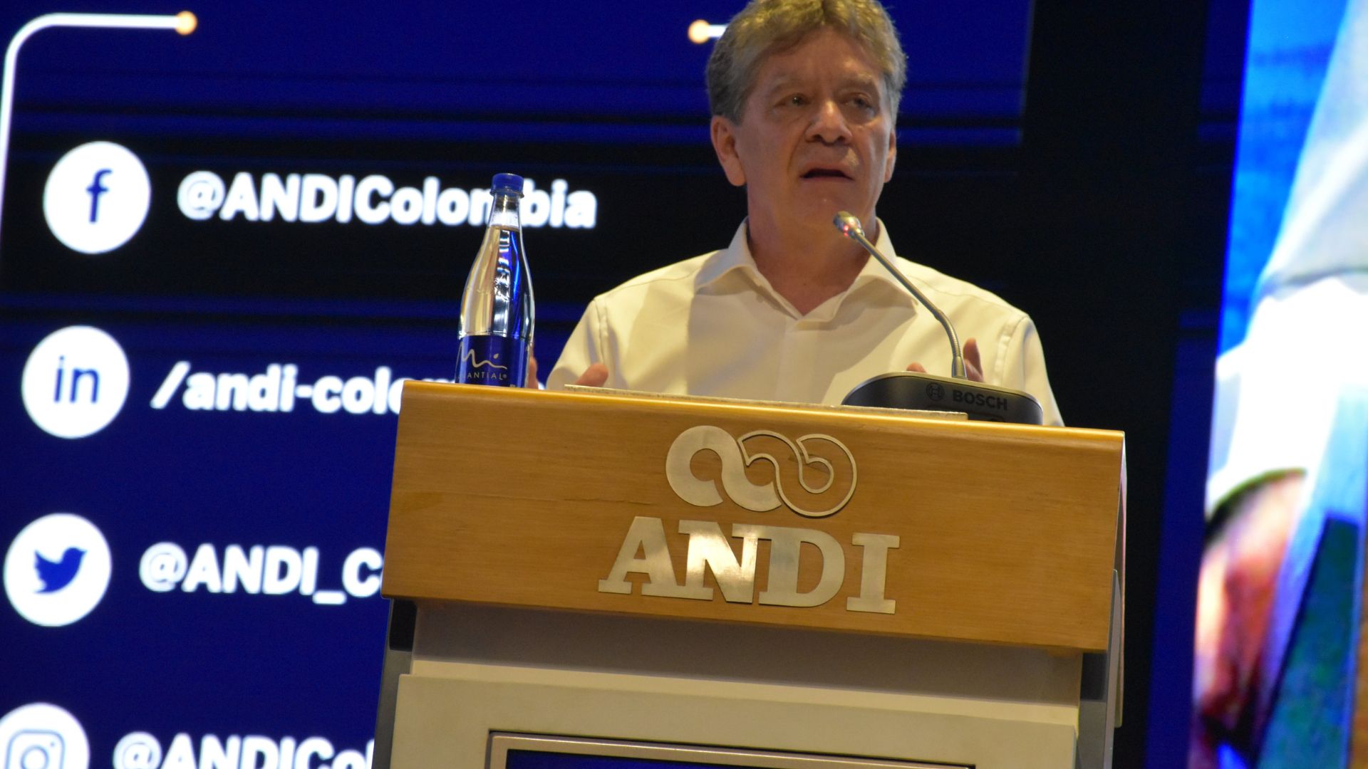 Andi celebra su asamblea sin llamar a Gustavo Petro
 – Ojo critico
