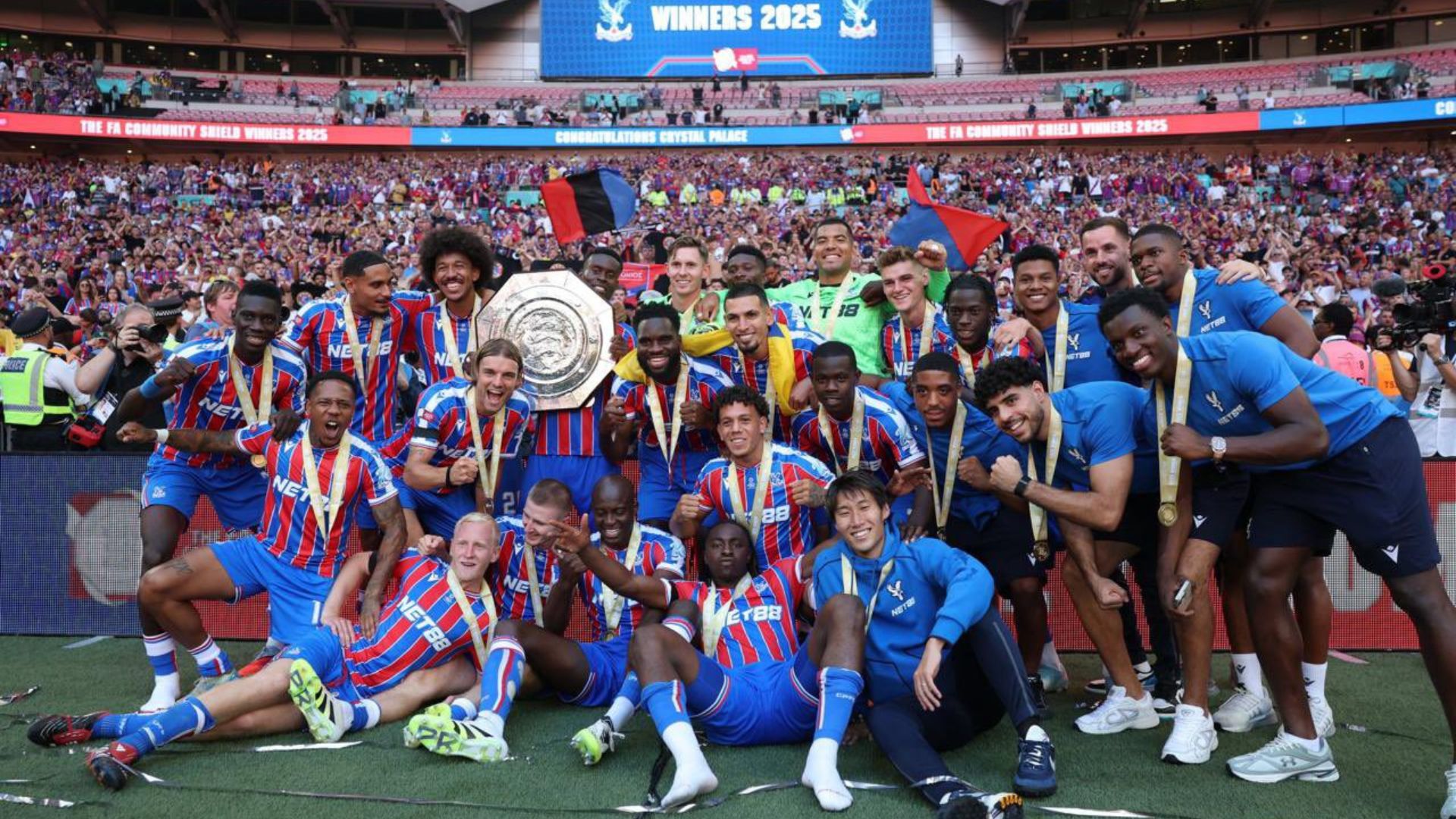 Crystal Palace celebra su primer escudo comunitario
 – Ojo critico