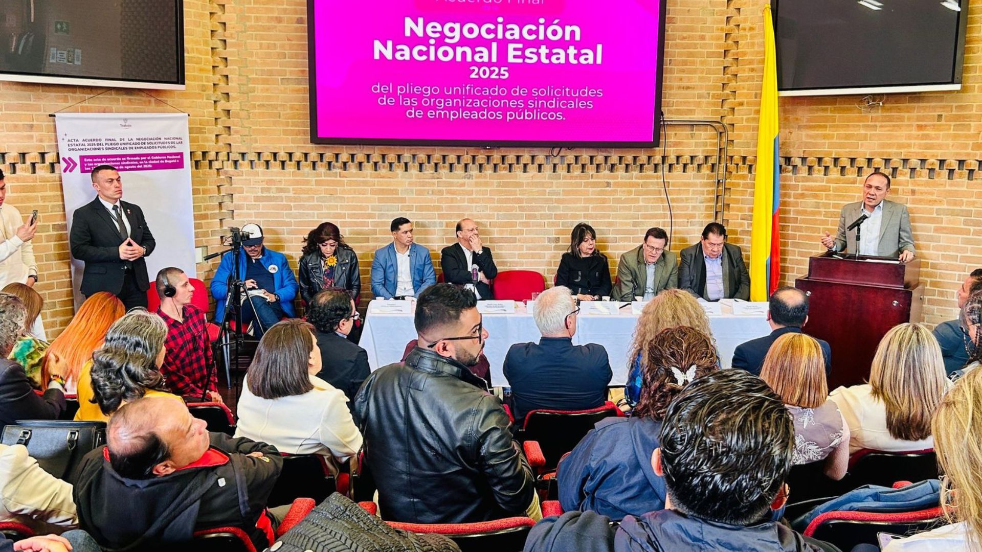 El gobierno y los sindicatos liberan el Acuerdo Nacional del Estado
 – Ojo critico