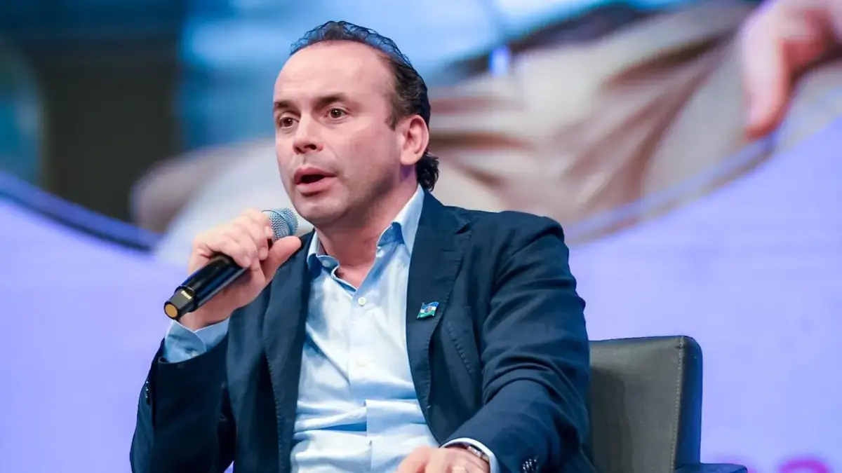 El alcalde Alejandro Eder reestructura su oficina para acelerar la recuperación de todos y aumentar el plan «Invertir para el desarrollo»

 – Ojo critico
