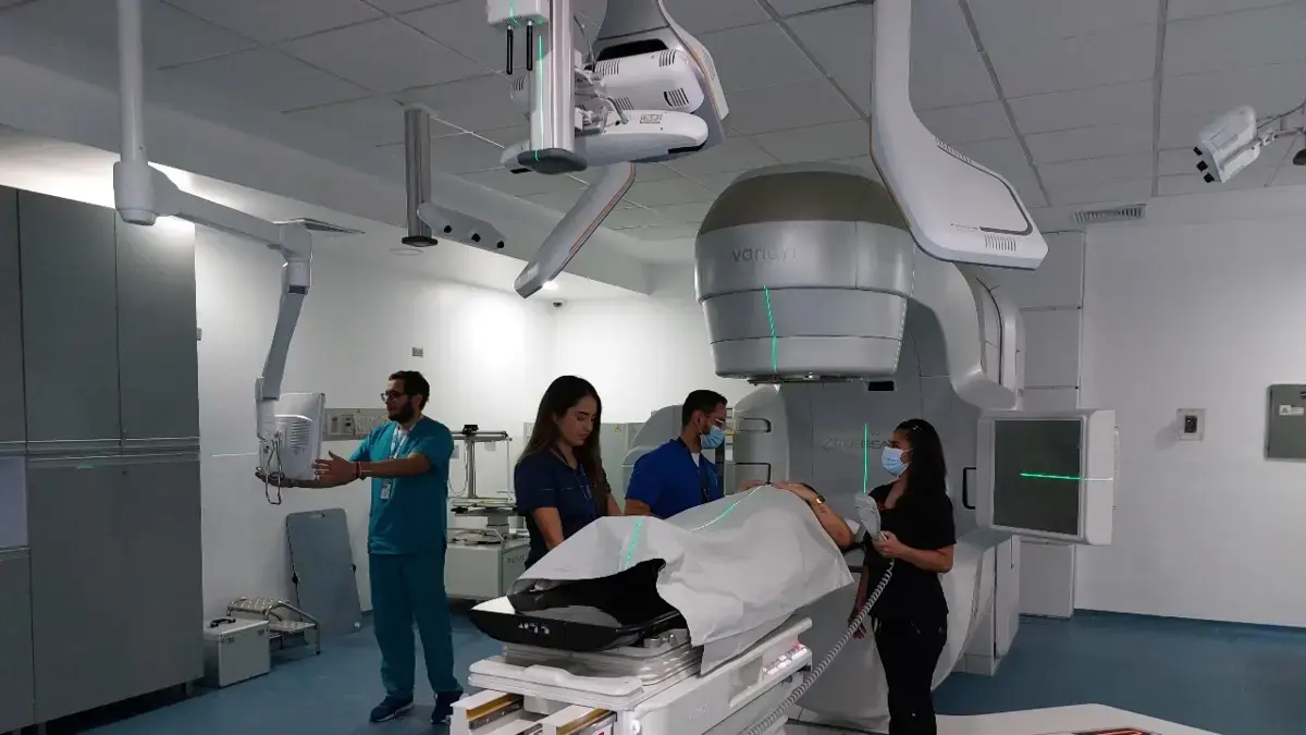 En Bucaramanga, crean un nuevo sistema de radioterapia, que según los expertos será menos sesiones y de manera más eficiente: es tecnología.
 – Ojo critico