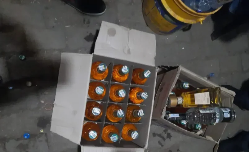 En el paquete de mensajes y mientras conducían, se hicieron cargo de 80 botellas de tequila y el contrabando de brandy en Cali y Norte del Valle del Cauca

 – Ojo critico
