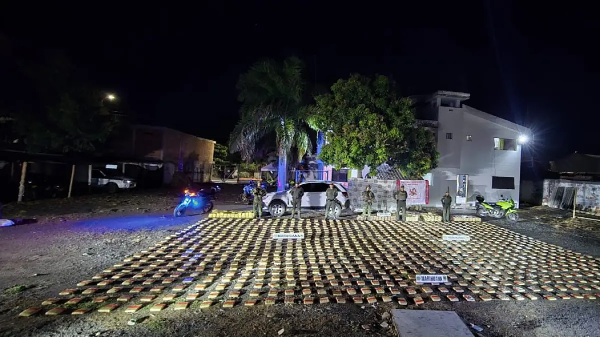 En la búsqueda del cine, las autoridades tomaron más de una tonelada de marihuana en el vehículo, que fue movilizada en Valle del Cauca

 – Ojo critico