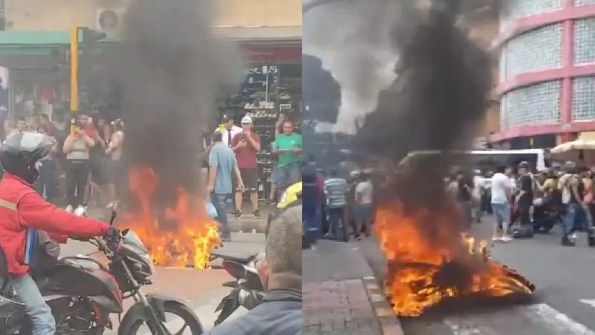 La comunidad prendió fuego a la motocicleta de los presuntos ladrones después de tratar de robar a una persona en Bucaramanga
 – Ojo critico