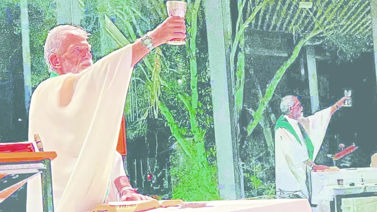 Sacerdote profético
 – Ojo critico