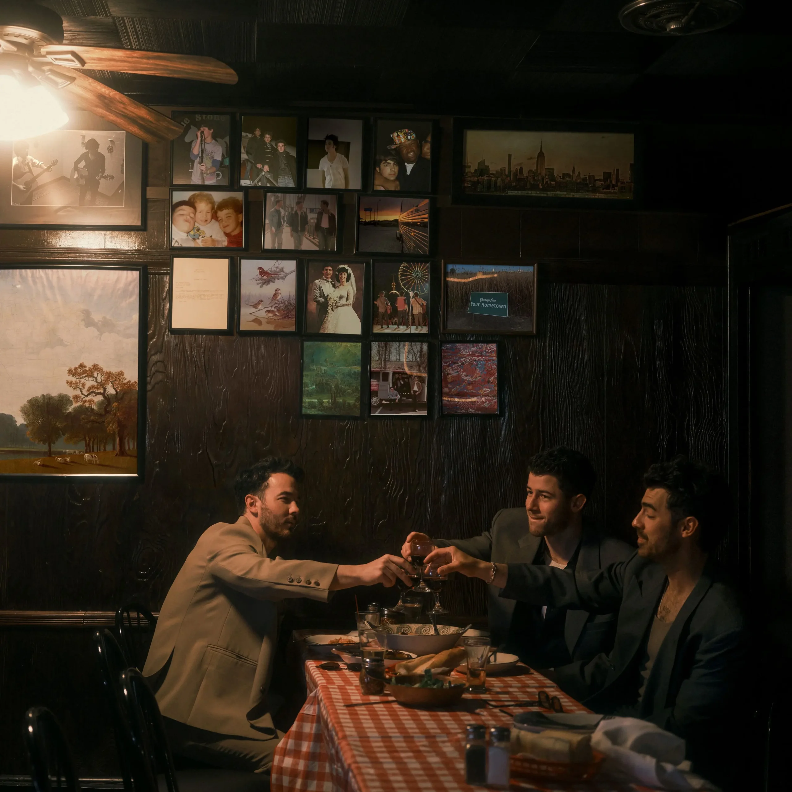 Jonas Brothers estrenó el nuevo álbum por sus 20 años

 – Ojo critico