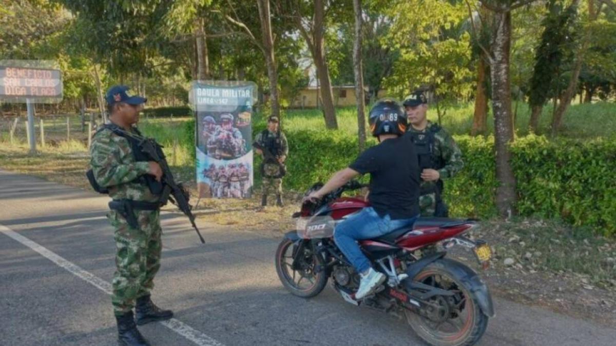 A través de Panfleto, los grupos criminales amenazan los partidos políticos y los líderes sociales «limpiando»

 – Ojo critico