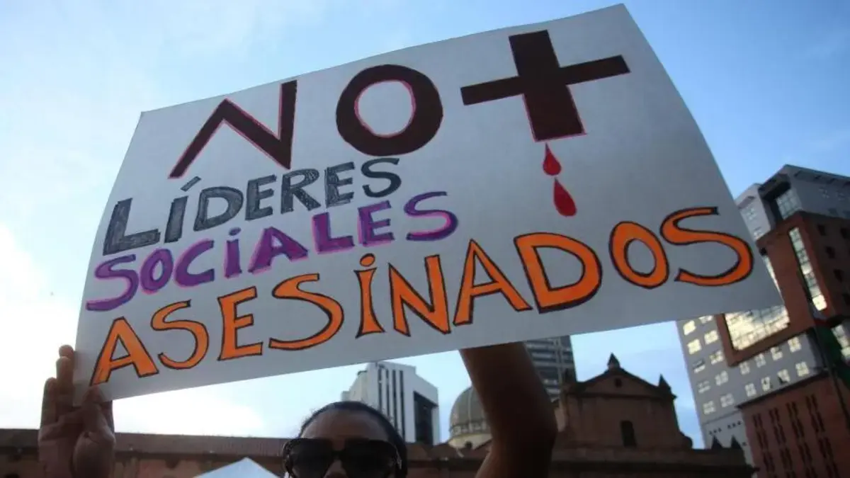 Amenazan a los líderes políticos y sociales antioquios que es un concejal que notó que el UNP retiraría su única protección: ¿un chaleco antibalas?
 – Ojo critico