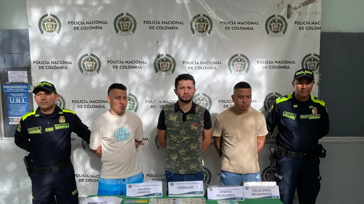 Tenían 54 tarjetas, tarjetas bancarias y tarjetas sim para fraude informático en Barranquilla

 – Ojo critico