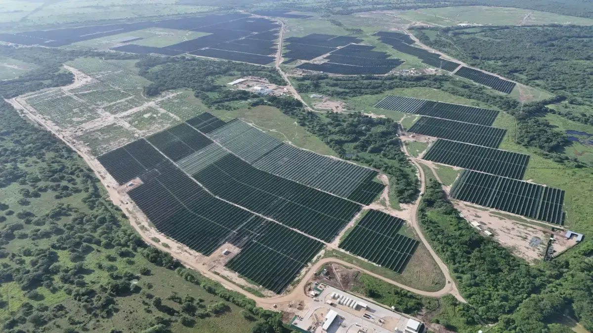 El parque solar Guayepo III comienza las pruebas con el primer kilo de Al Sin
 – Ojo critico