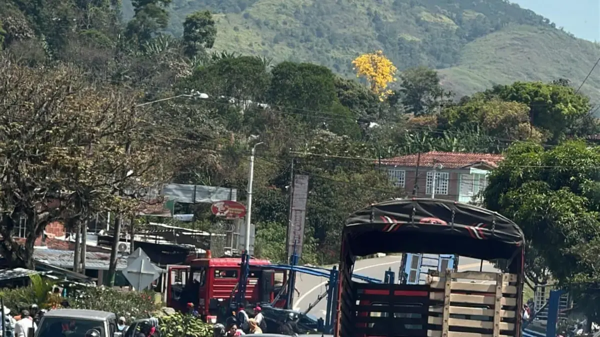 Los hombres armados instalan un elemento ilegal en una sartén a una amplia luz del día, habría una persona secuestrada
 – Ojo critico