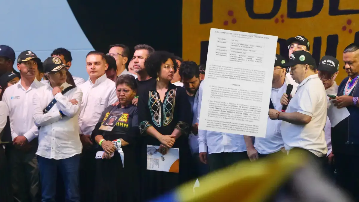 controversia por la transferencia de líderes
 – Ojo critico