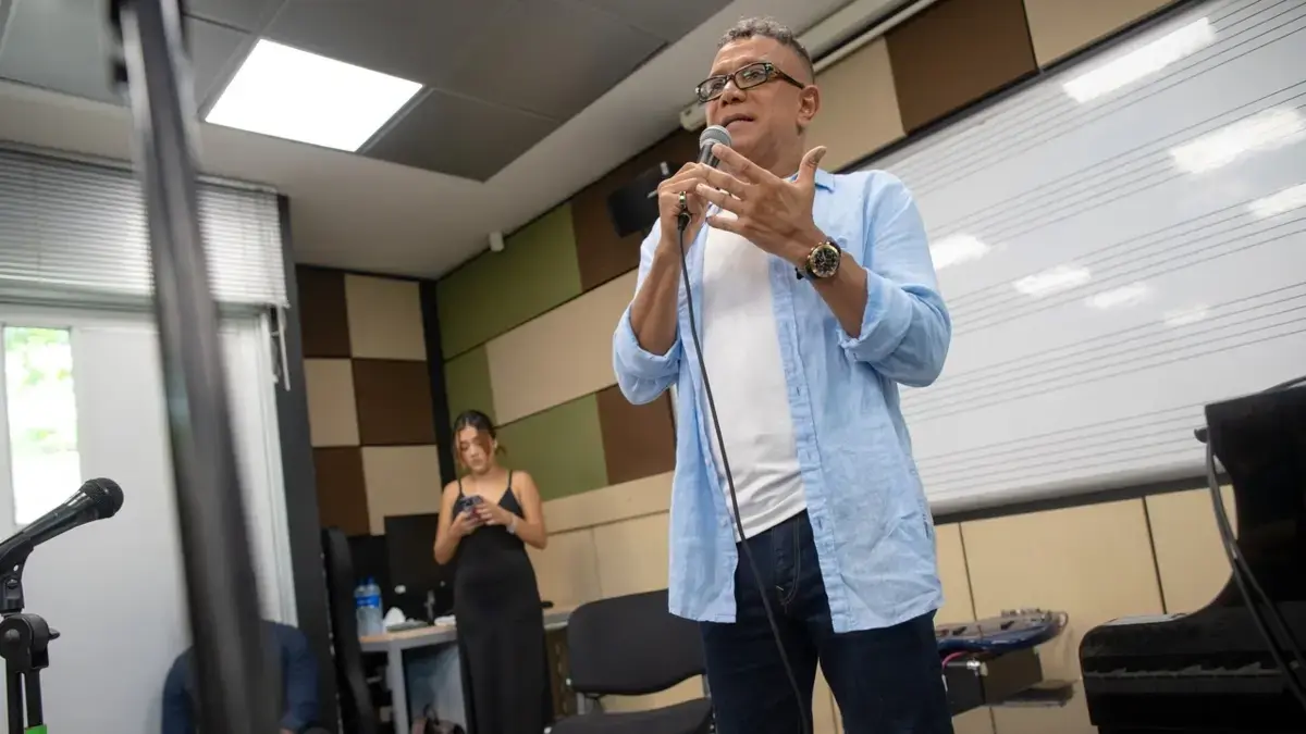 Juan Carlos Coronel, nuevo artista residente en la Universidad de la Universidad de Norte
 – Ojo critico