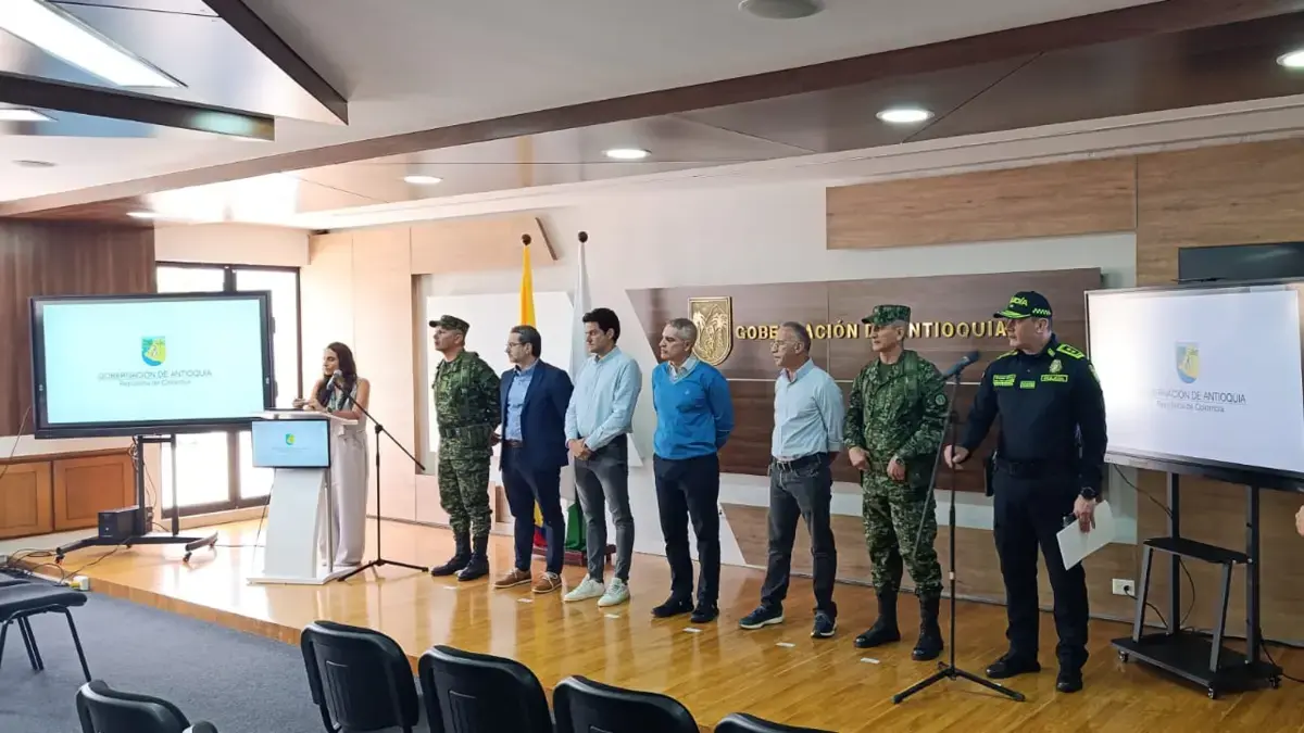 Más de 100 uniformados fortalecerán la fuerza en Medellín después de un ataque de explosivos a Torre de Energy en Loreto
 – Ojo critico
