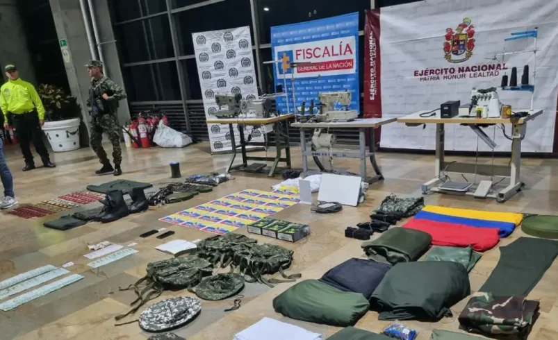 Después de los ataques en Medellín, las autoridades confirman el descubrimiento uniforme de la fábrica para los disidentes de FARC y capturando el apodo «tío» en acción

 – Ojo critico