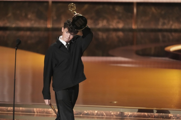 Owen Cooper gana un Emmy a los 15 años y hace historia en la televisión
 – Ojo critico
