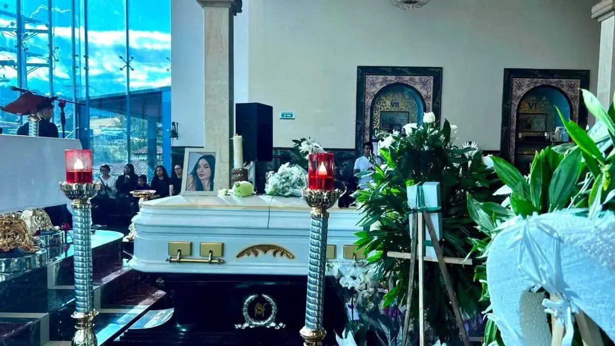 Su perro Benji está acompañado por un ataúd
 – Ojo critico