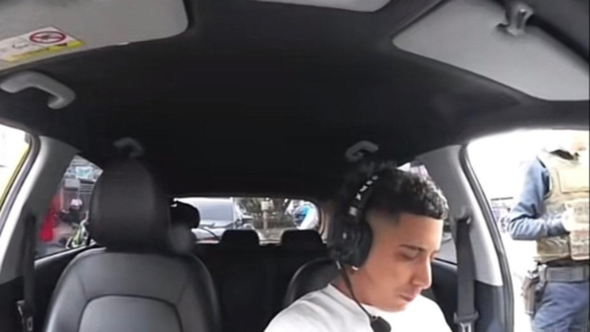 Reciente controversia «Sr. Stiven», «Streamer» Caleño, que fue prometido por la policía cuando transmitió en vivo desde un taxi, desde el cual aconsejó
 – Ojo critico
