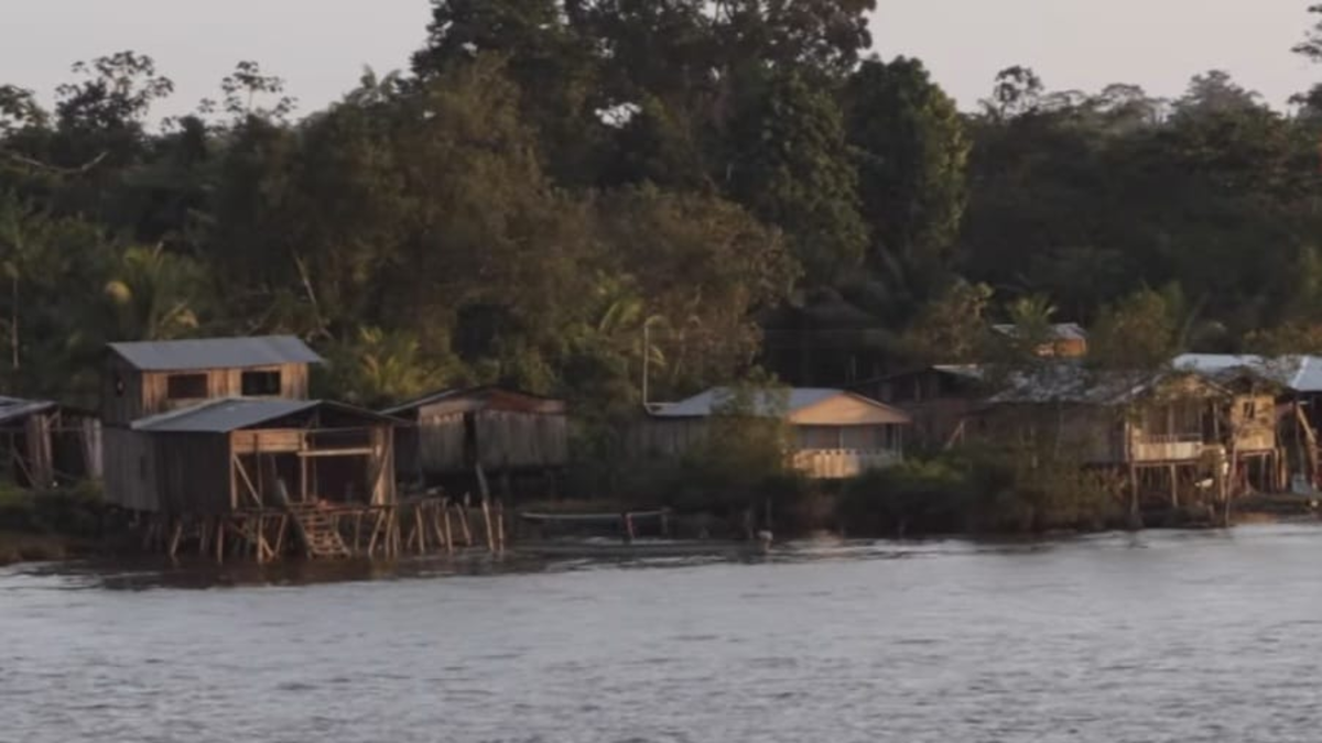Abrazo y desplazamiento del almacenamiento en un charco
 – Ojo critico